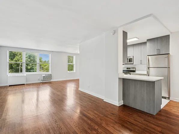 1130 Pelham Parkway South image 1 of 16