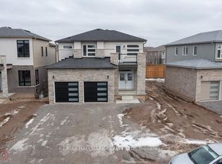 7871 Seabiscuit Dr, Niagara Falls, ON L2H 3T9