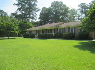 708 Hawthorne Rd, Trent Woods, NC 28562