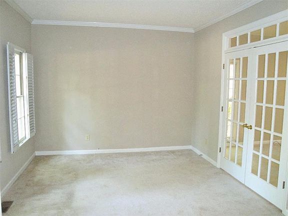 4th image of 205 Colonial Dr