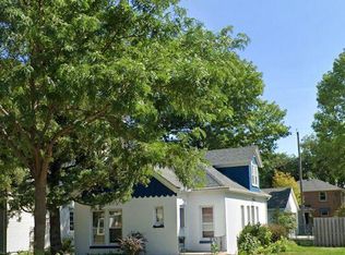 5500 N Bay Ridge Ave, Whitefish Bay, WI 53217