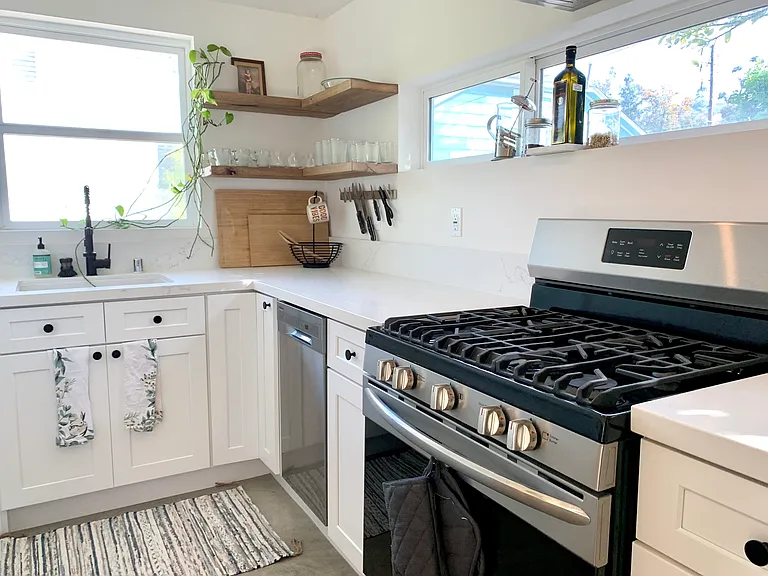2819 N Coolidge Ave — Photo 4