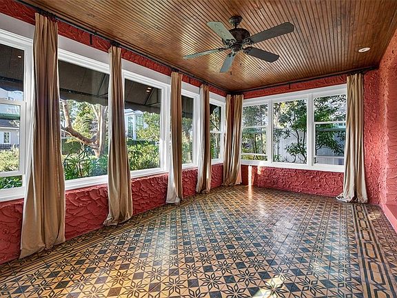 3rd image of 745 16TH AVENUE NE