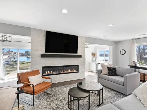 7609 Tichigan Rd N, Waterford, WI 53185