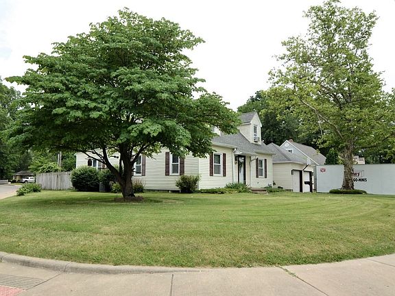 2nd image of 1204 S Rotherwood Ave