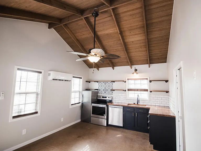 823 N Fillmore St — Photo 2