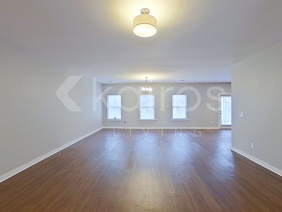 2nd image of 433 White Oak Cir
