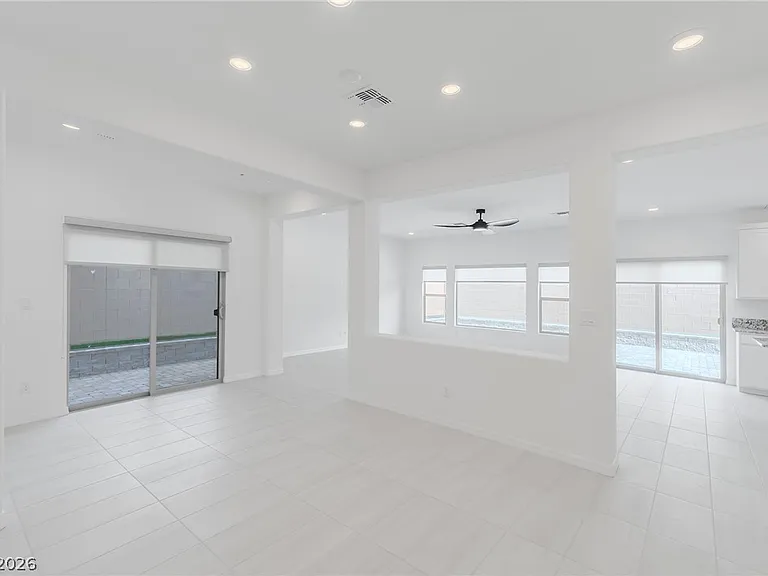 6846 W Ford Ave — Photo 8