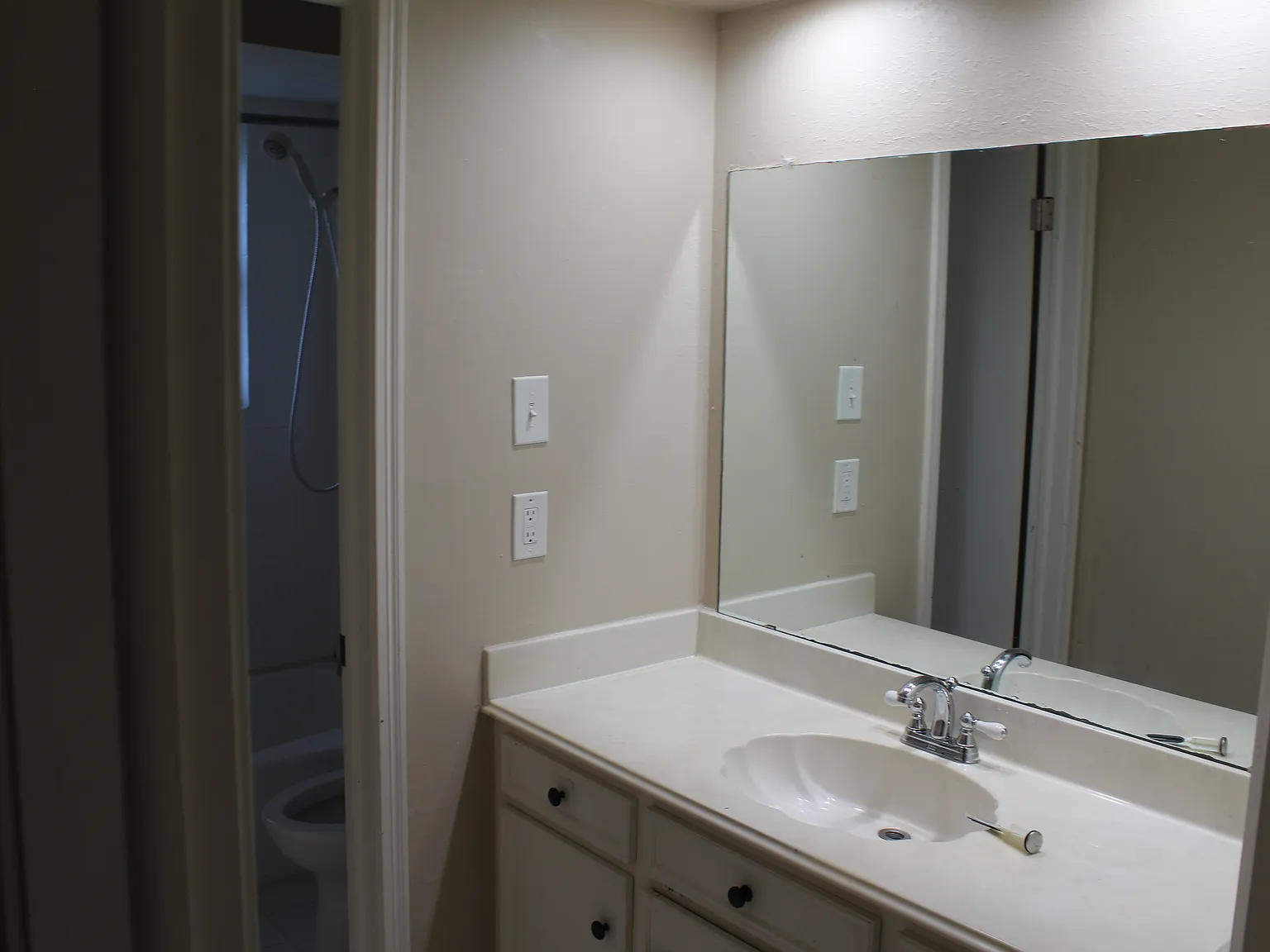 4 bed, 2.5 bath, 2708 sqft, $2,500 — Photo 4