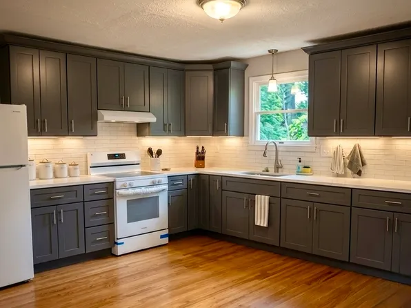 106 Howard Ave #R, Ansonia, CT 06401