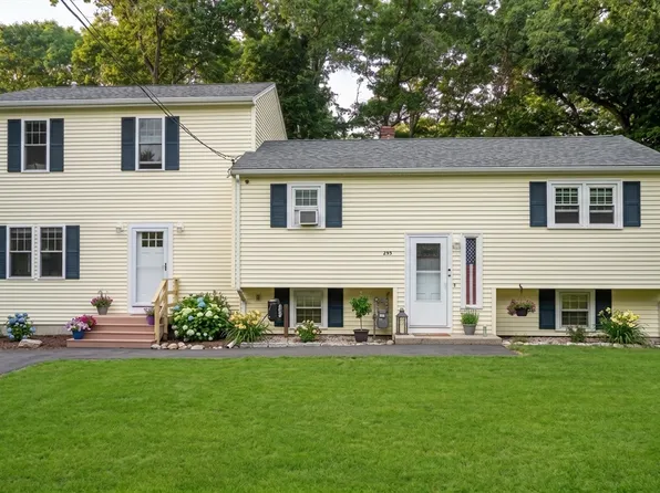 295 Oak St, Halifax, MA 02338