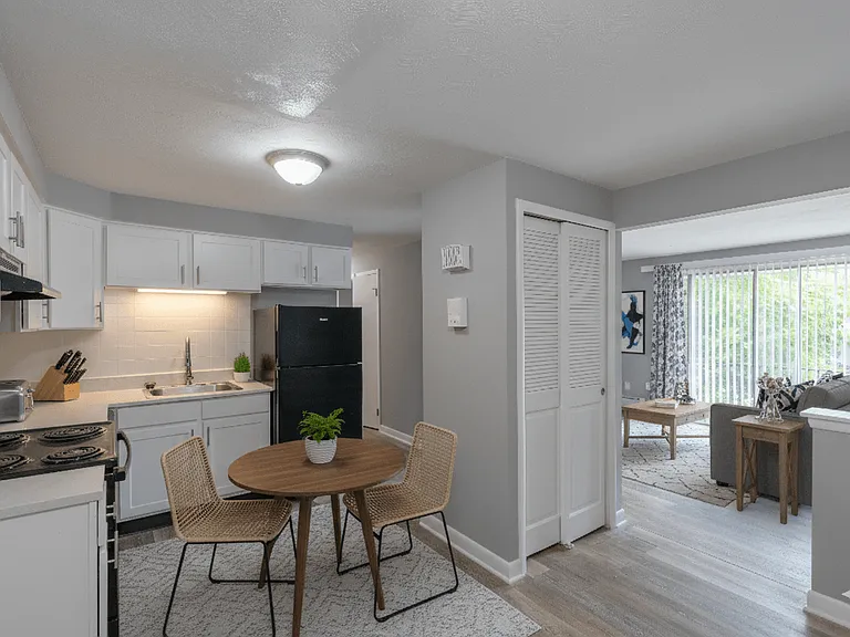 Washington Square Apartments — Photo 9