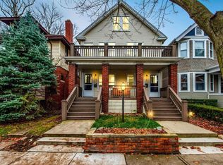 1105 Lakepointe St, Grosse Pointe Park, MI 48230