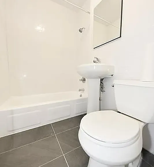 222 W 15th St #1C — Photo 7