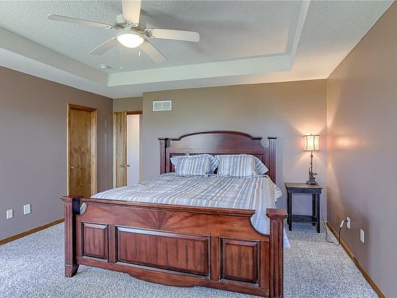 5th image of 349 W McKinley Ln