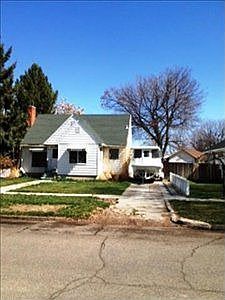 1st image of 221 8th Ave E
