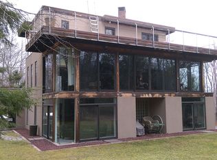 1135 Stone Ridge Dr, Henryville, PA 18332