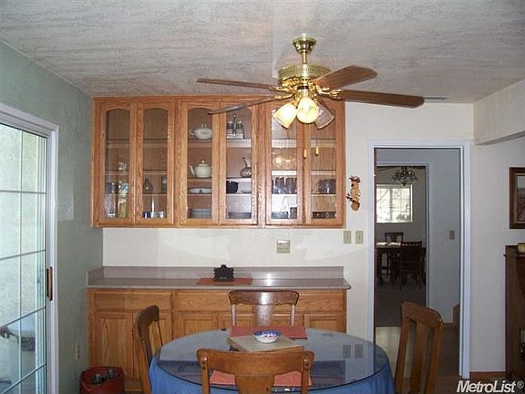 4th image of 2489 W Woodward Ave