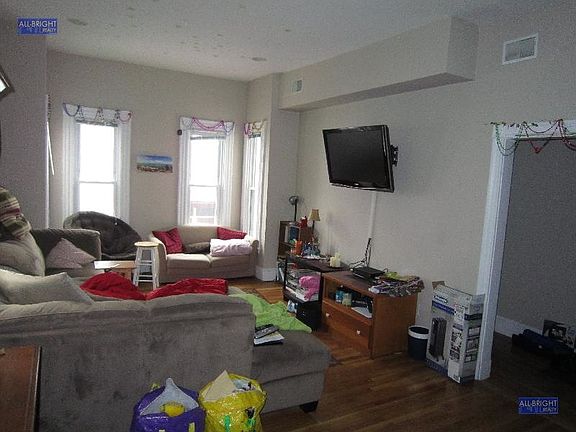 2nd image of 195 Green St #197-3