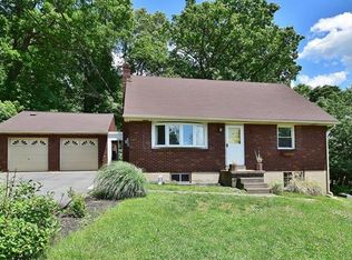 2180 Skyline Dr, Bethlehem, PA 18015
