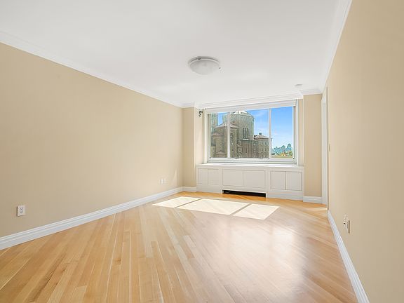 3rd image of 30 W 63rd St #14VW