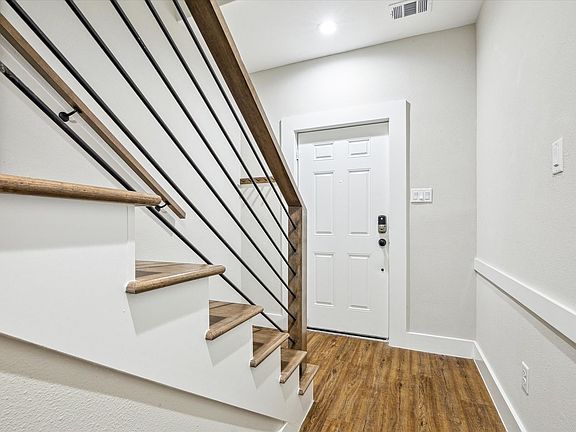 3rd image of 2117 Oatfield Dr