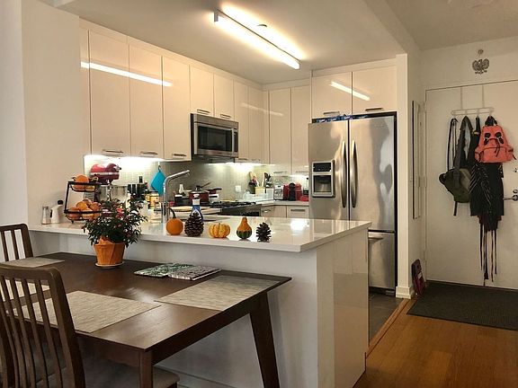 5th image of 250 W 93rd St #G11