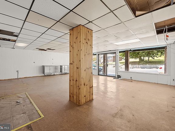 4th image of 119 E Main St
