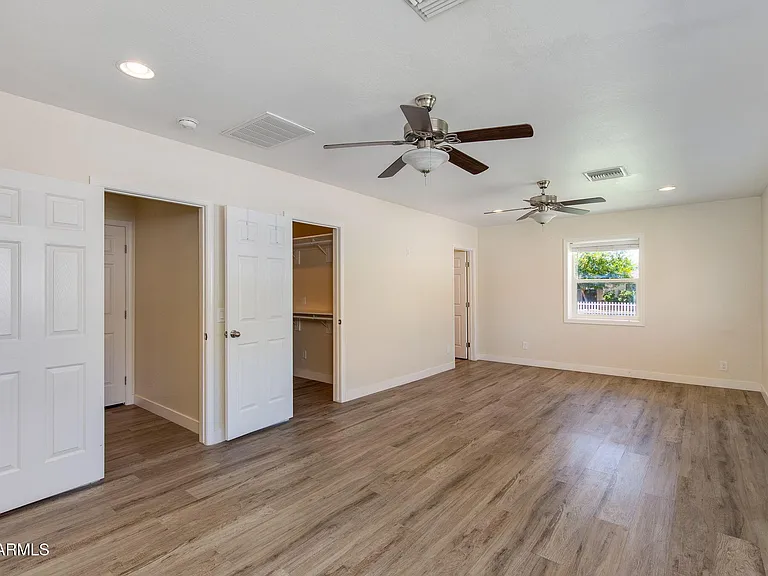 5002 E Mitchell Dr — Photo 13