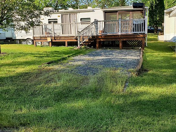 2nd image of 260-260 261 Iowa Lane Gln #4