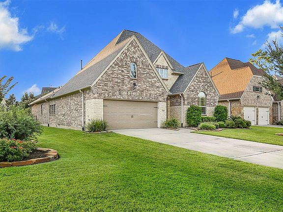 5th image of 135 Riverbend Way