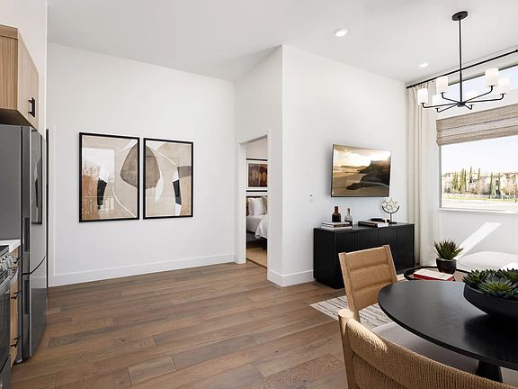 3rd image of 4867 Diablo View St