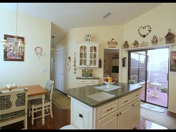 5th image of 5592 Salem Square Dr S