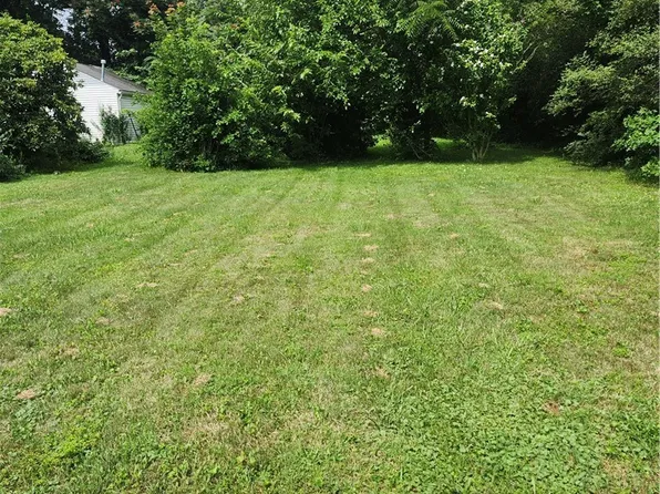 66 Holcomb Ave, Mogadore, OH 44260