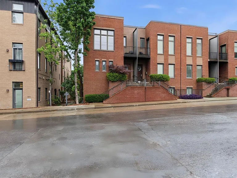334 Van Buren St — Photo 1