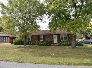 3415 Hermitage Dr, Hopkinsville, KY 42240