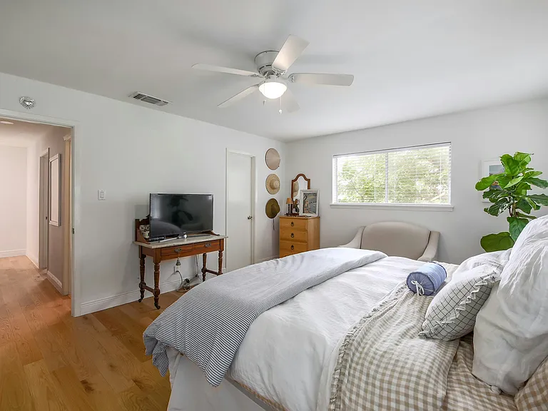 3511 Westchester Ave #102 — Photo 8