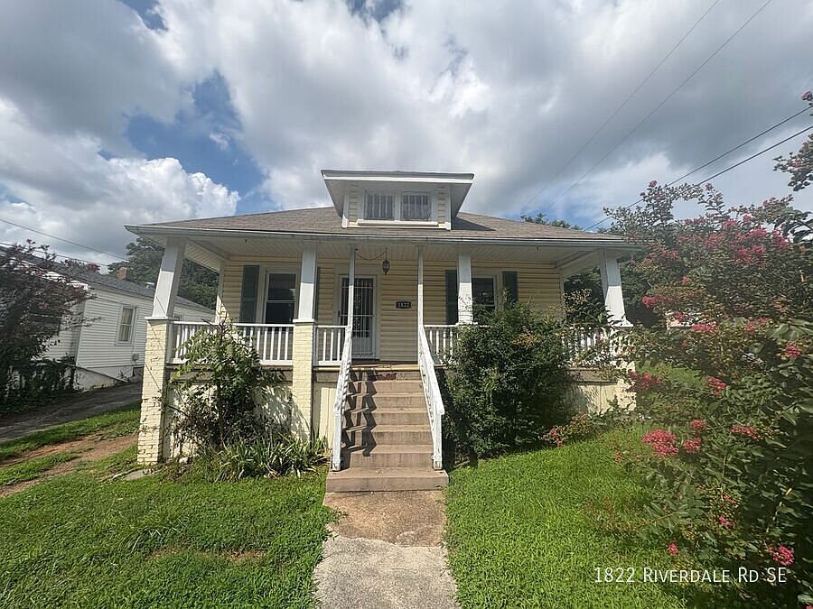 1st image of 1822 Riverdale Rd SE