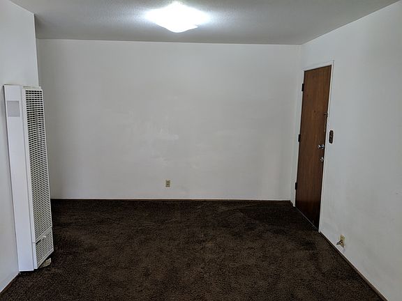 3rd image of 930 N Van Buren St APT 5