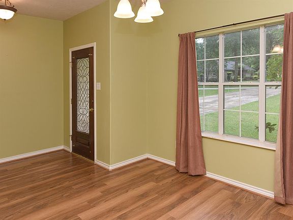 3rd image of 32906 Riverwood Dr
