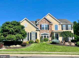 8 Brook Hollow Dr, Sinking Spring, PA 19608