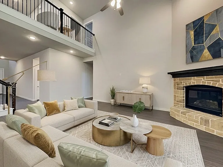 1552 Seminole Dr — Photo 3