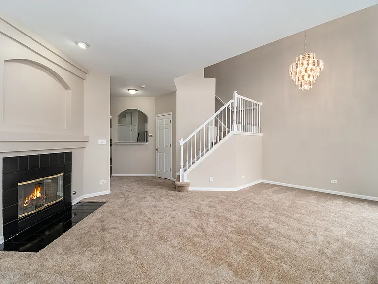 3071 Autumn Lake Dr — Photo 2