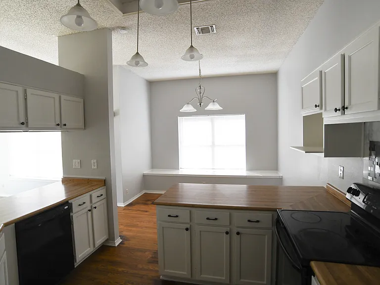 3231 Tree Grove Dr — Photo 7