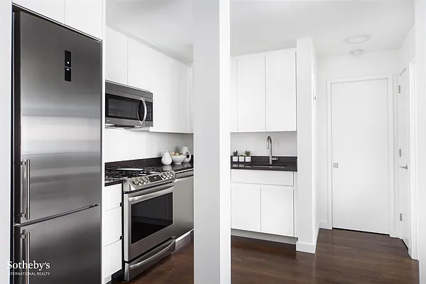 Sold by Sotheby's International Realty | media 2