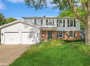 901 Sarasota Ln, Crystal Lake, IL 60014