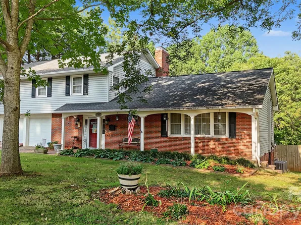 731 Club Dr, Statesville, NC 28677