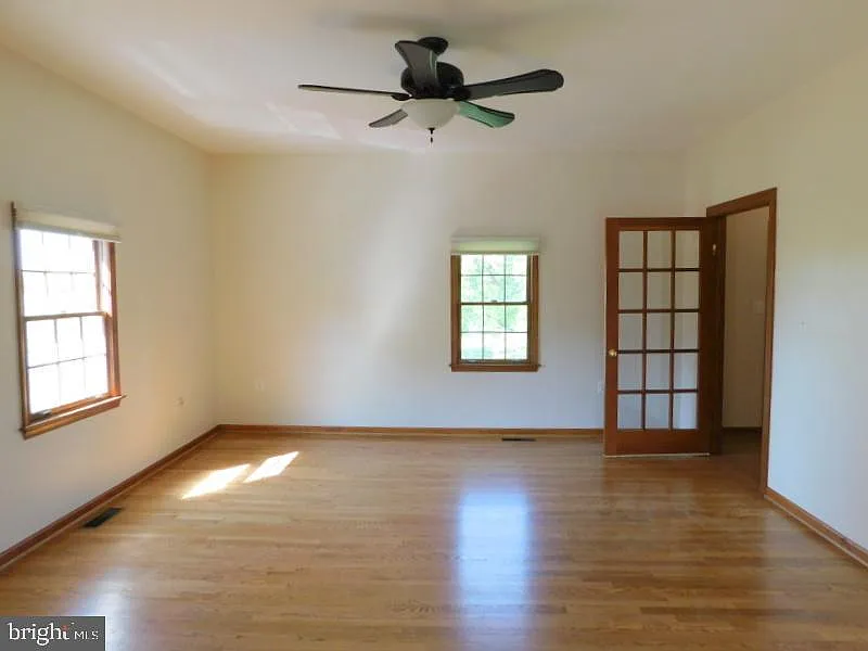 3 bed, 3.5 bath, 2160 sqft, $3,200 — Photo 3