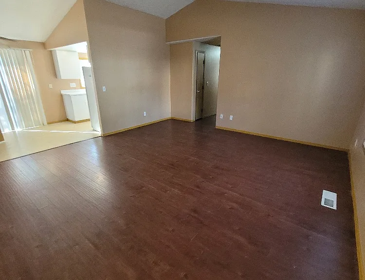 10628 SE Powell Blvd — Photo 2