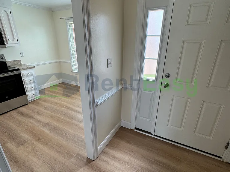 1838 Volvo Pkwy — Photo 4